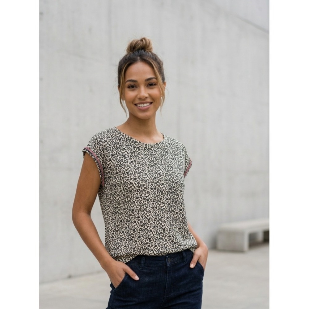 Hem & Thread Leopard Animal Print Embroidered Trim Short Sleeve Top Small